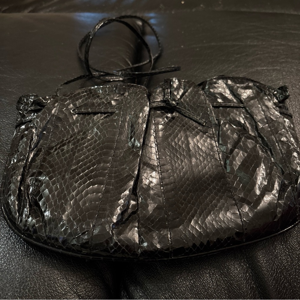 VINTAGE MARY MCFADDEN BLACK SNAKE SKIN MAGNETIC CLOSE SHOULDER BAG